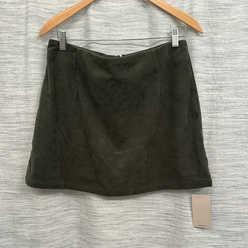 HALARA 2-in-1 Corduroy Skirt
